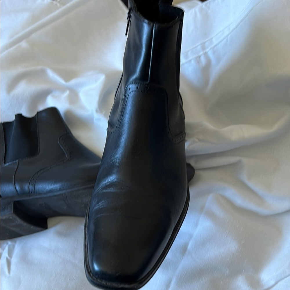 Stacy Adams Black Chelsea Boots Sleek Leather Design